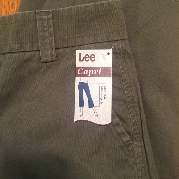 Lee | Olive Green Mid rise/length Capris; Size 8M - Picture 4 of 8